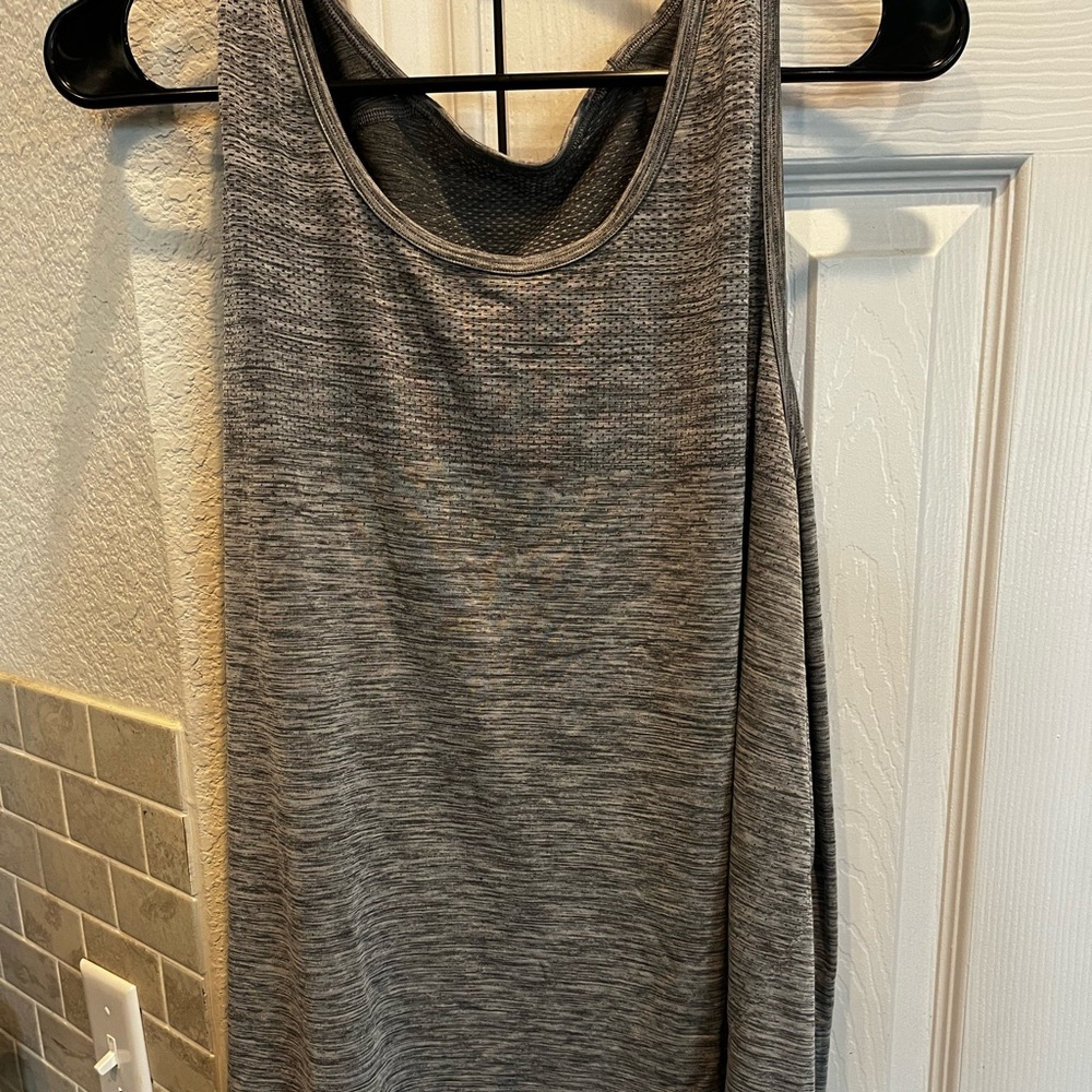 XL lulu lemmon tank